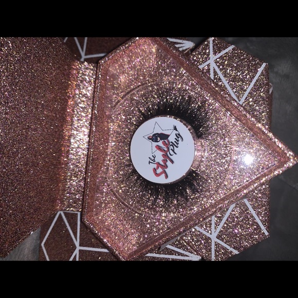 StylePlug Lashes - Picture 6 of 6